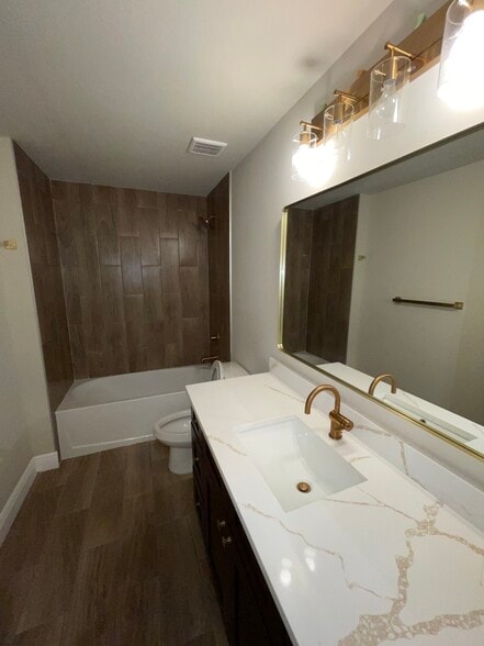 Building Photo - 2815 Jackson St