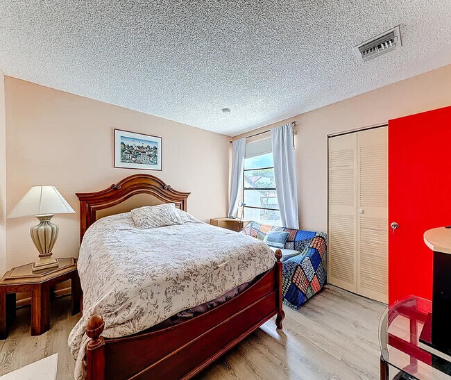 Building Photo - 693 NW 102 Pl