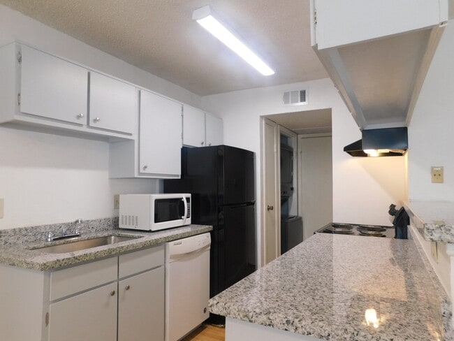 Building Photo - 12660 Ashford Point Dr