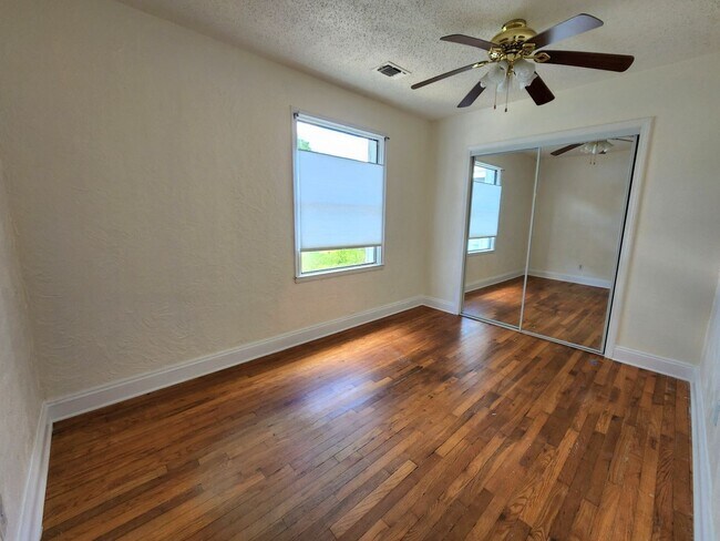 Building Photo - 206 Berry Rd