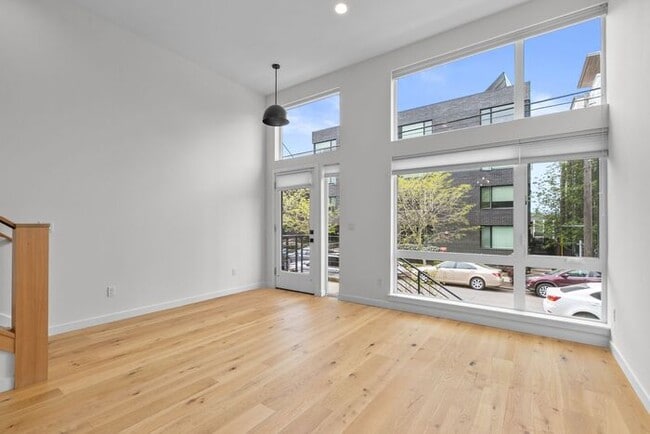 Building Photo - ULTRA-MODERN Townhome w/AC and Views in the Heart of Eastlake!