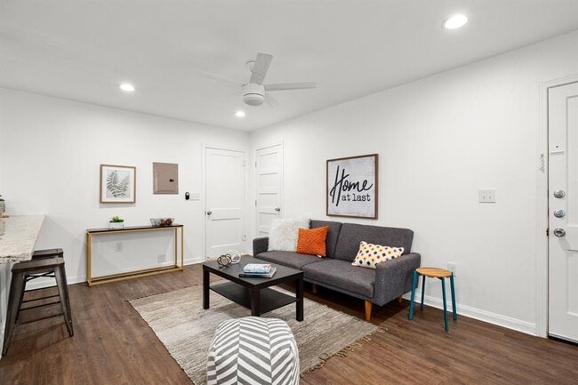 Building Photo - 301 E 33rd St