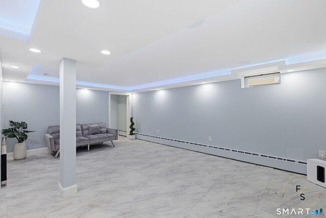 Building Photo - 508 Highland St