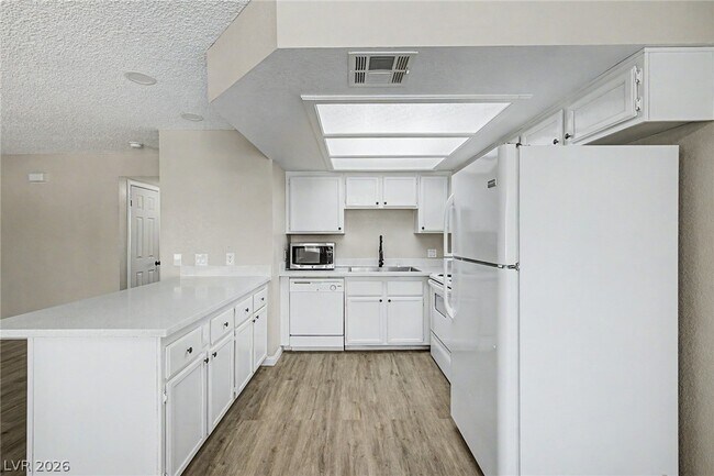Building Photo - 1513 Cedar Rock Ln