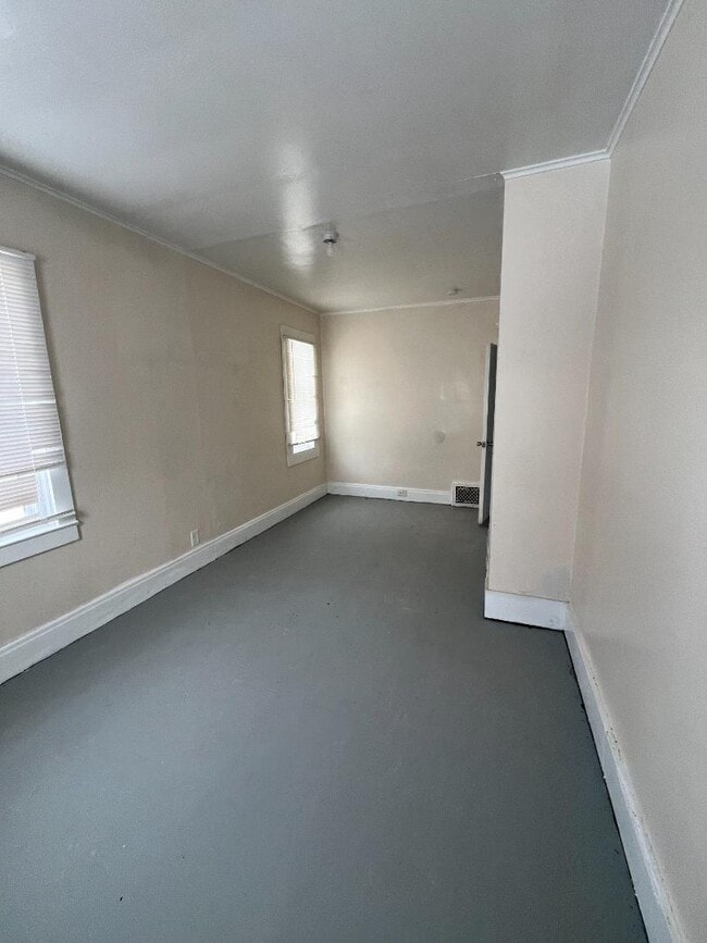 Building Photo - 1723 Maine St