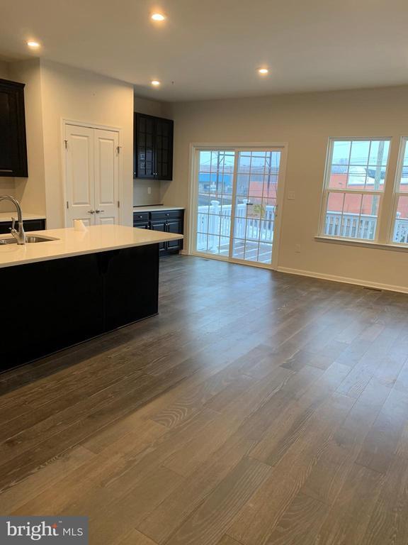 Building Photo - 111 Almond Dr