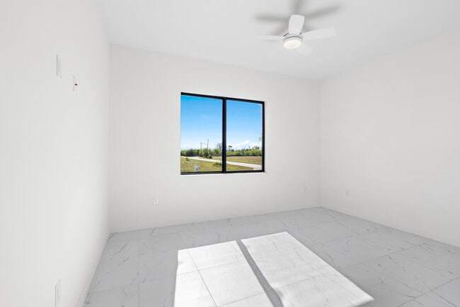 Building Photo - 4233 Jacaranda Pkwy W