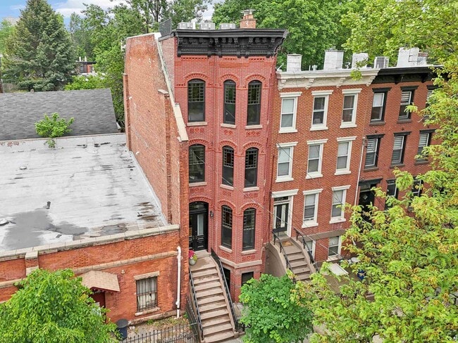 Building Photo - 254 4th St