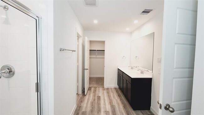 Building Photo - 3217 Creston Gate Dr