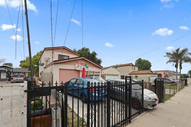 Building Photo - 1511 E 108th St