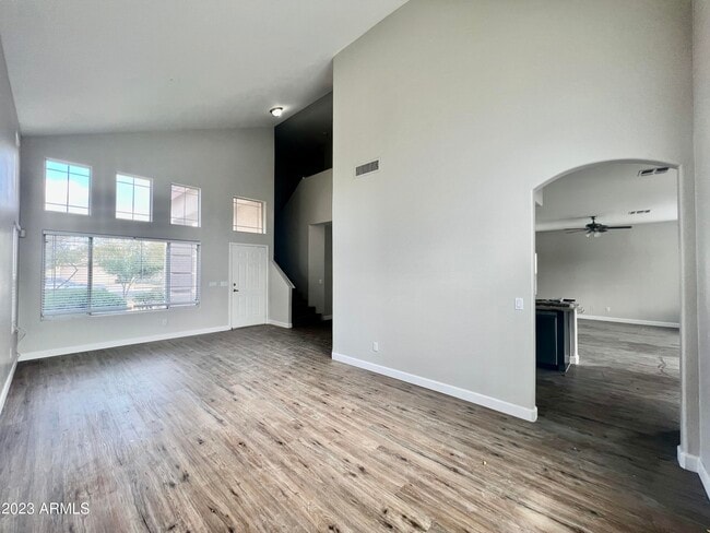 Building Photo - 837 W Ivanhoe St