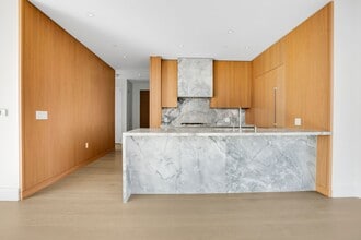 Building Photo - 211 Elm Ct