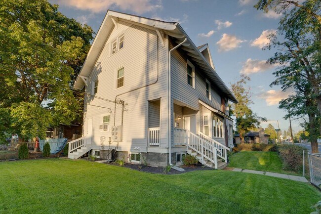 Building Photo - The Garland Suites (Furnished)