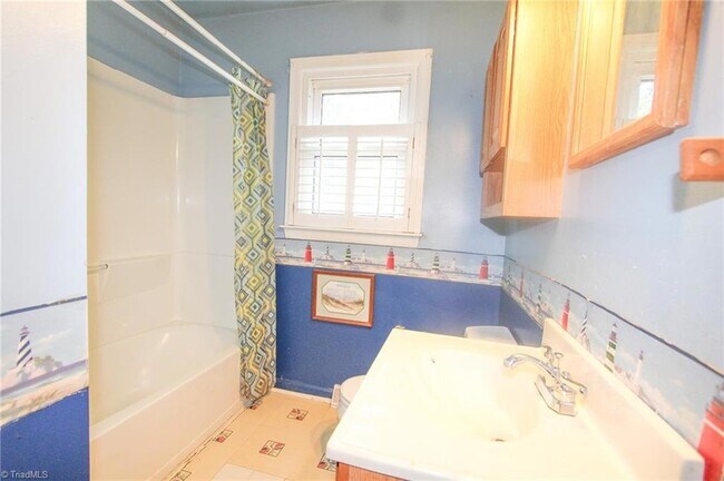 Building Photo - 9078 W Market St