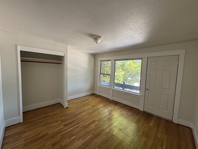 Building Photo - Stephens Properties 1301