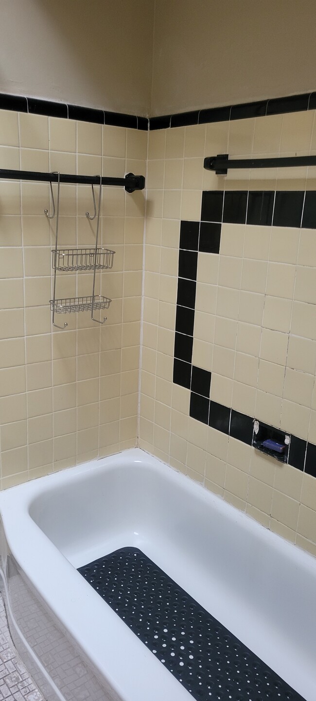 Building Photo - 867 Gainsboro Rd