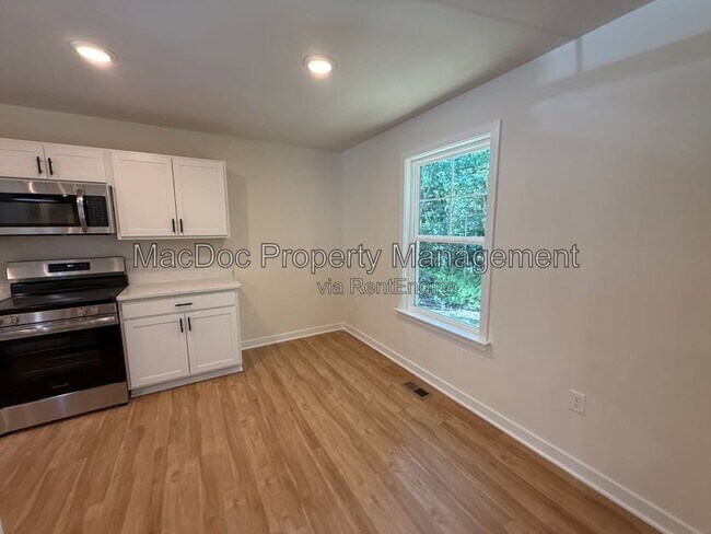 Building Photo - 387 Forest Grove Rd