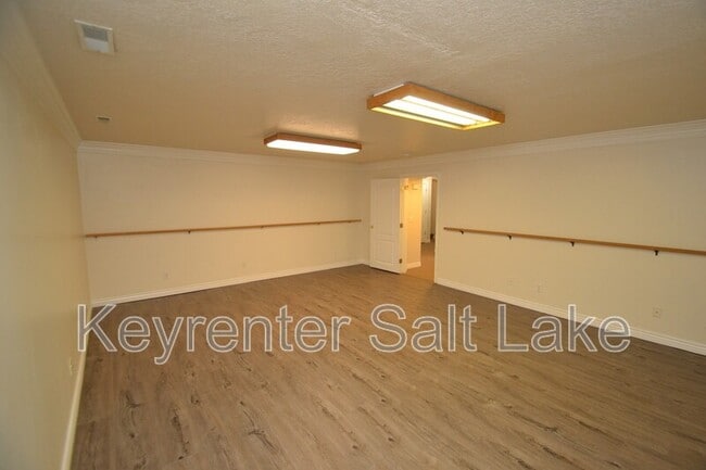 Building Photo - 584 W 760 N