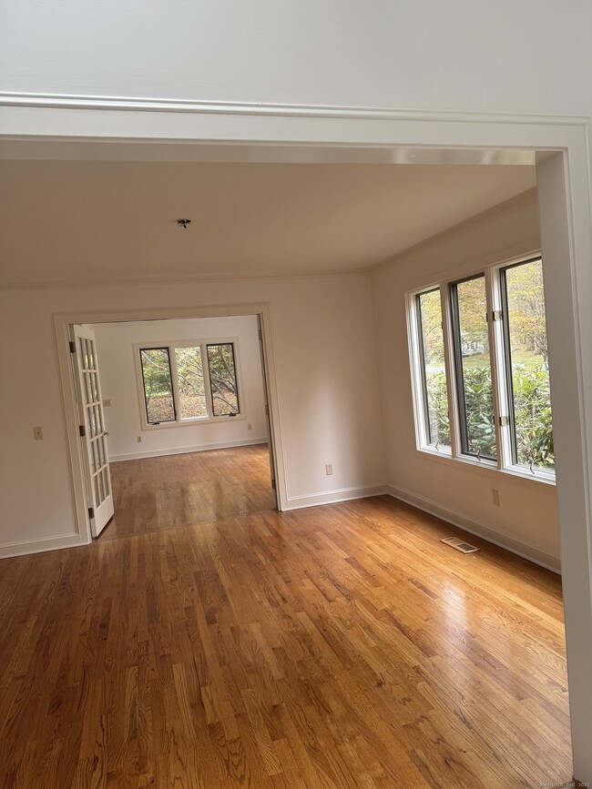 Building Photo - 18 Thorp Dr