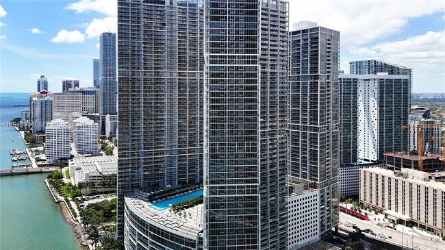 Building Photo - 475 Brickell Ave