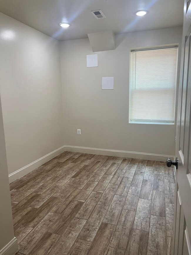 Building Photo - 1620 Constitution Ave NE