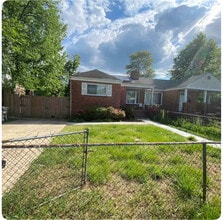 Building Photo - 2315 Sheridan St