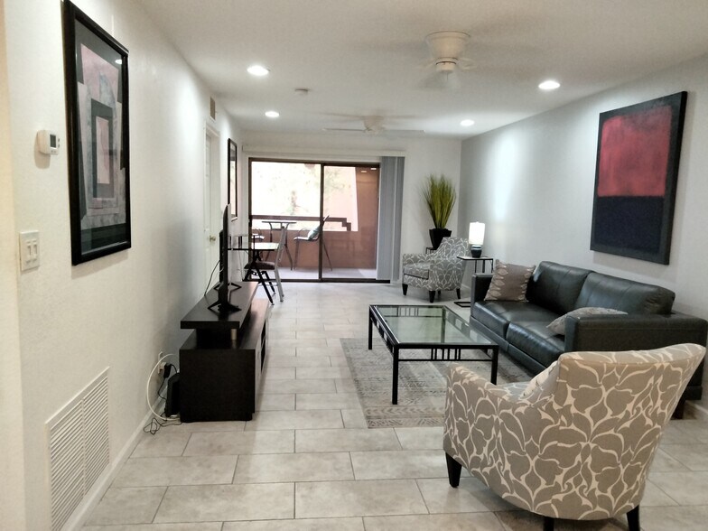 Building Photo - 4303 E Cactus Rd