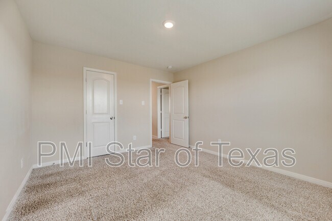 Building Photo - 247 Enchanted Way