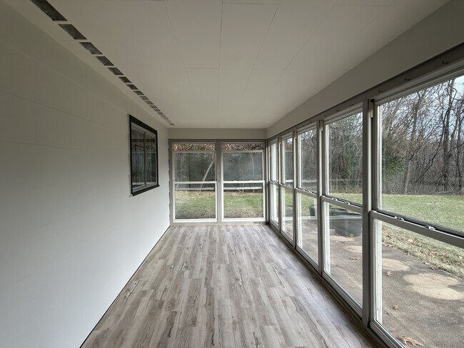 Building Photo - 260 Mark Twain Dr