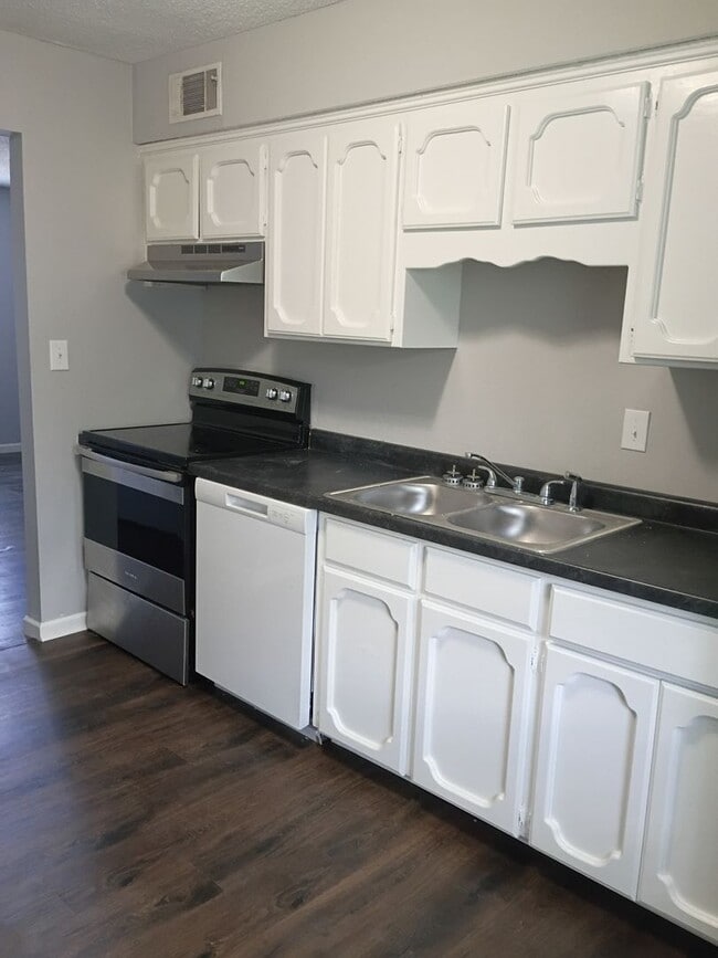 Building Photo - 2 bedroom 1 bath apt