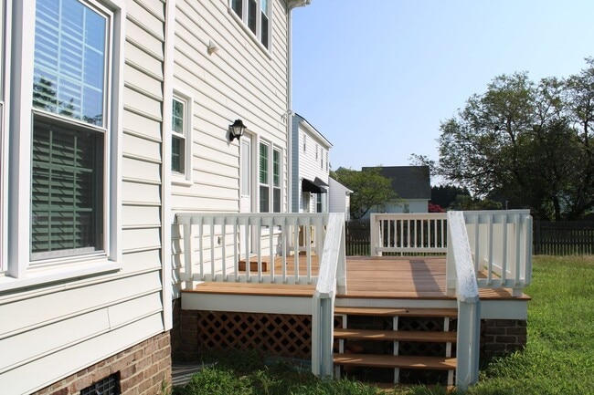 Building Photo - 4400 Dewfield Dr N