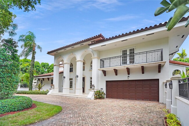 Building Photo - 4403 Monserrate St
