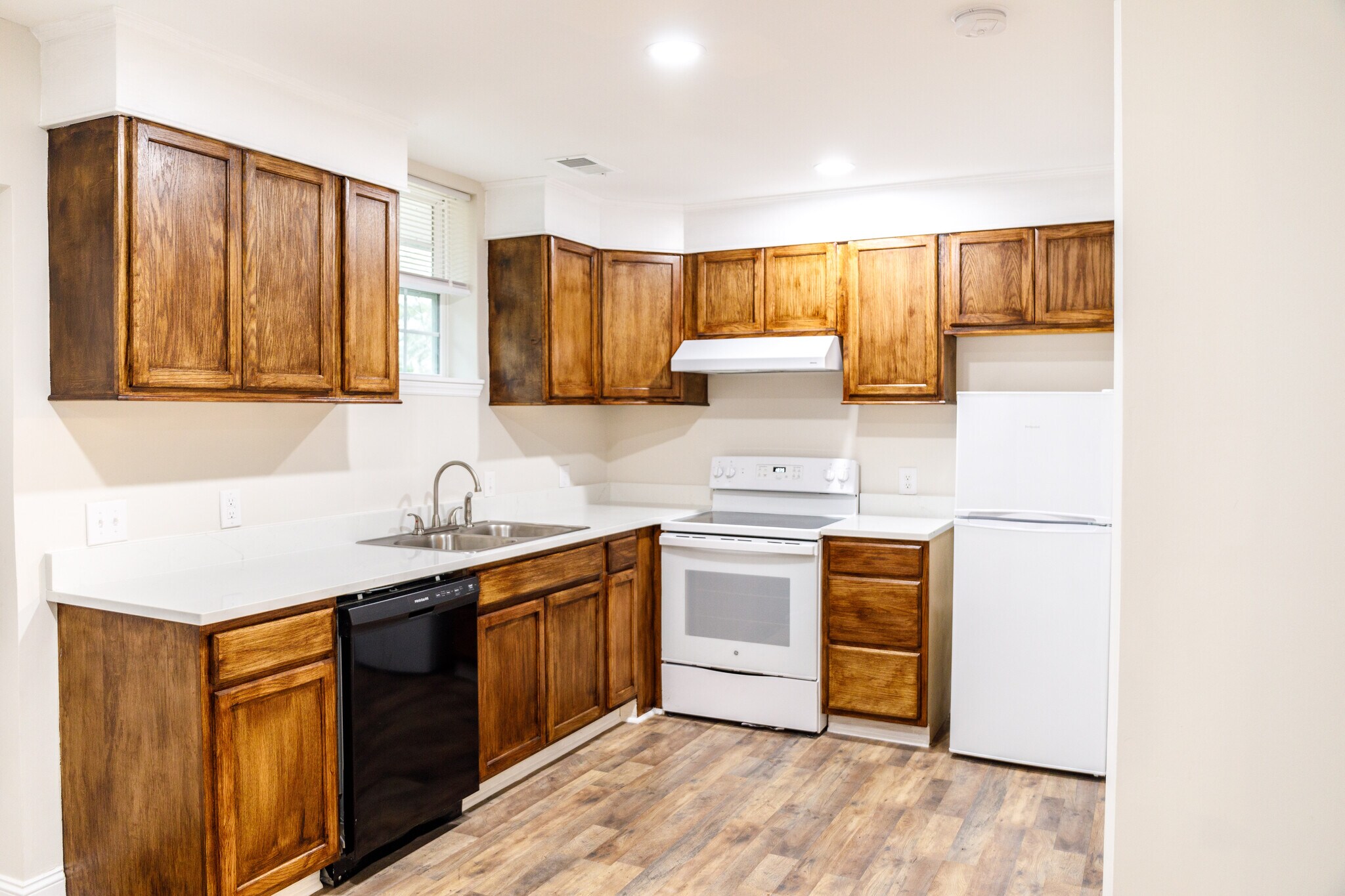 Building Photo - 1916 2nd Dr