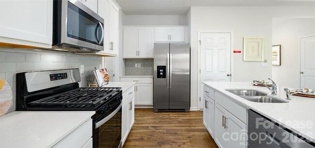 Building Photo - 1720 Vanderlyn St