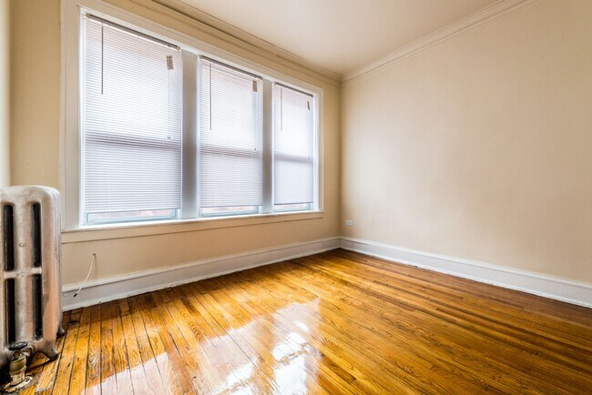 Building Photo - 212 E 69th