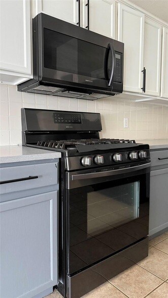 Building Photo - 3819 Eagles Nest St