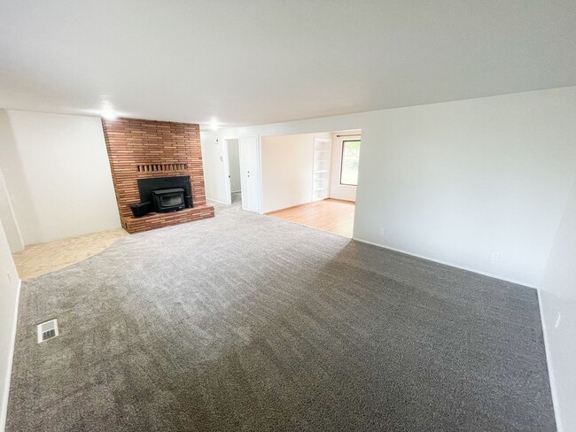 Building Photo - 3 Bedroom, 2 bath house in Moyina Heights