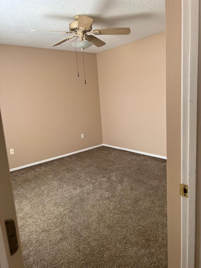 Building Photo - 2804 Quail Pointe Dr NW