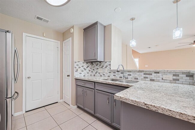 Building Photo - 8714 Ashlawn Dr