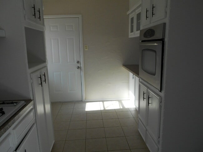 Building Photo - 3/1 Brick home on corner lot in Shallowater