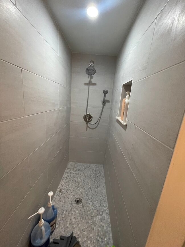 Building Photo - 1527 W Richmond St