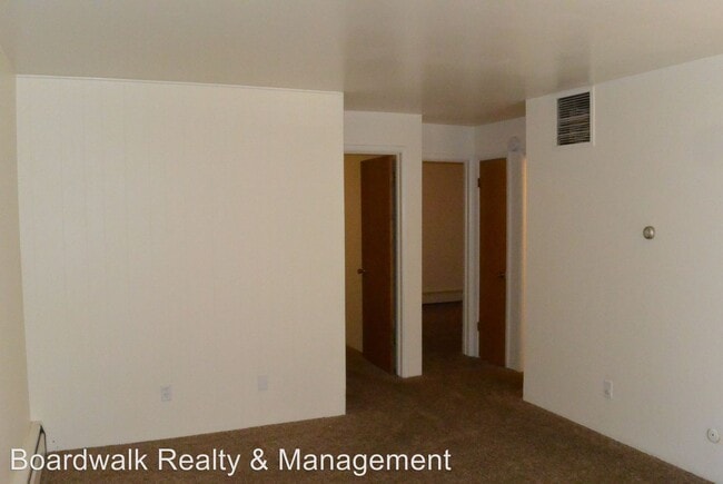 Building Photo - 675 E 5th Ave