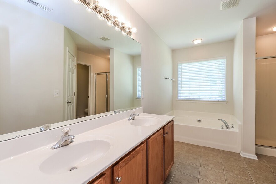 Building Photo - 16105 Long Talon Way