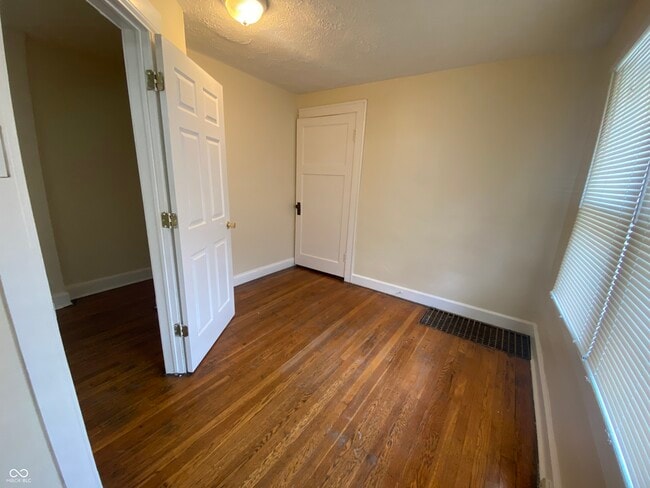 Building Photo - 621 Tecumseh St