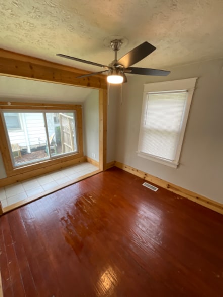 Building Photo - 416 E Hillside Dr