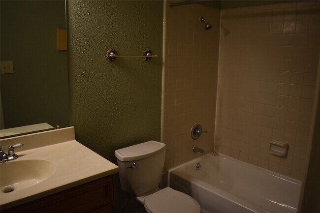 Building Photo - 9700 Leawood Blvd