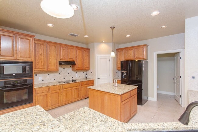 Building Photo - Beautiful 4 Bedroom Rental Home in Lytle, ...