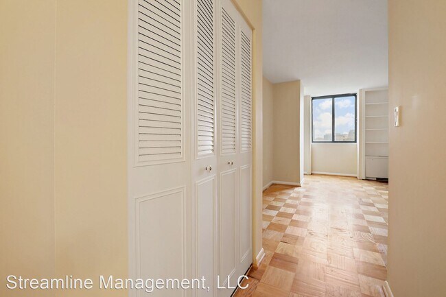 Building Photo - 1 br, 1 bath House - 4242 East West Hwy #914