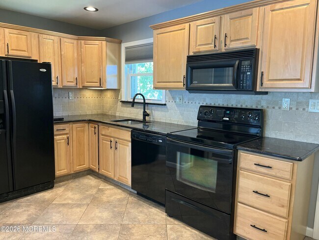 Building Photo - 53 Primrose Ln