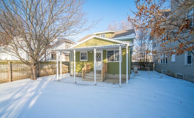 Building Photo - 1334 Hayes Avenue